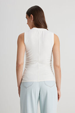 Slim Fit Dar Kesim Bisiklet Yaka Kırık Beyaz Tişört - Off White-L241628102 (görsel 6)