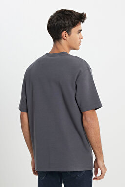 Relaxed Fit Geniş Kesim Bisiklet Yaka Antrasit Tişört - Anthracite-L242423003 (görsel 5)