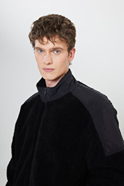 Relaxed Fit Geniş Kesim Fermuarlı Omuz Detaylı Siyah Sherpa Ceket - Black-L242525001 (görsel 4)