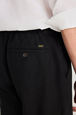 Relaxed Fit Geniş Kesim Lastik Bel Detaylı Esnek Siyah Chino Şort - Black-L2510293001 (görsel 5)