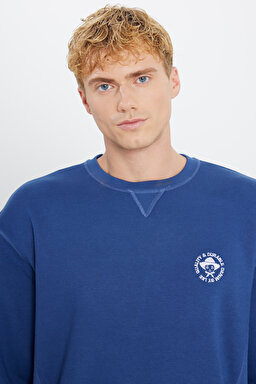 Pamuklu İçi Polarlı Regular Fit Normal Kesim Bisiklet Yaka Baskılı Sweatshirt - Night Blue-L2520091422 (görsel 4)