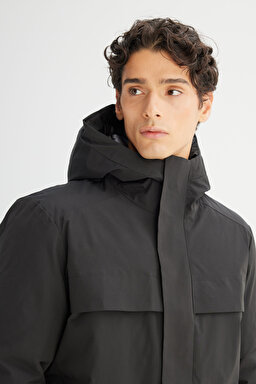 Relaxed Fit Rahat Kesim Kapüşonlu Cepli Şişme Mont - Black-L2520258001 (görsel 5)
