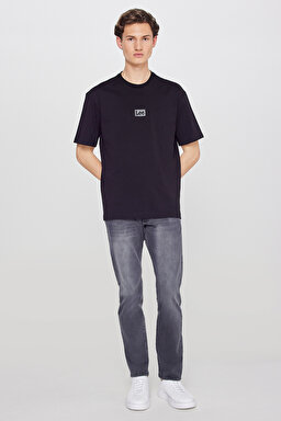%100 Pamuk Nefes Alabilir Kumaş Loose Fit Rahat Kesim Logo Detaylı Tişört - Black-L2520302001 (görsel 3)
