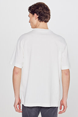 %100 Pamuk Nefes Alan Kumaş Loose Fit Rahat Kesim Logo Detaylı Tişört - Off White-L2520302102 (görsel 5)