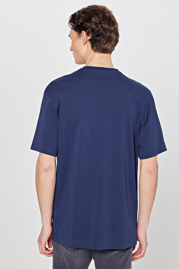 %100 Pamuk Nefes Alan Kumaş Loose Fit Rahat Kesim Logo Detaylı Tişört - Navy-L2520302410 (görsel 5)