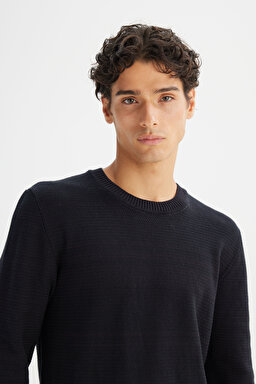 %100 Pamuk Regular Fit Normal Kesim Bisiklet Yaka Triko Kazak - Black-L2520373001 (görsel 4)