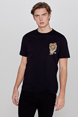 %100 Pamuk Regular Fit Normal Kesim Bisiklet Yaka Logo Detaylı Tişört - Black-L2610009001 (görsel 2)