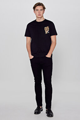 %100 Pamuk Regular Fit Normal Kesim Bisiklet Yaka Logo Detaylı Tişört - Black-L2610009001 (görsel 3)