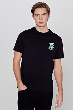 %100 Pamuk Regular Fit Normal Kesim Bisiklet Yaka Logo Detaylı Tişört - Black-L2610011001 (görsel 2)