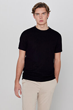 Yumuşak Dokulu Regular Fit Normal Kesim Bisiklet Yaka Basic Tişört - Black-L2610123001 (görsel 2)