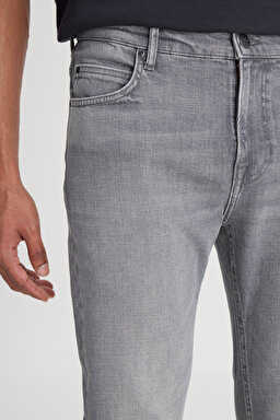 Slim Fit Dar Kesim Normal Bel Dar Paça Rider Açık Gri Jean Kot Pantolon - Worn in Mid Grey-L701201942F59 (görsel 3)