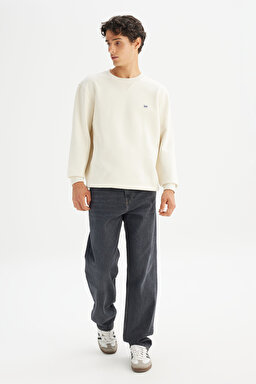 Regular Fit Normal Kesim %100 Pamuk Bisiklet Yaka Şardonlu Kırık Beyaz Sweatshirt - Off White-L81IRY102 (görsel 2)