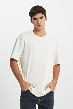 Loose Fit Rahat Kesim %100 Pamuk Bisiklet Yaka Ekru Tişört - Ecru-LL84FUNQ