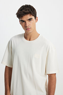 Loose Fit Rahat Kesim %100 Pamuk Bisiklet Yaka Ekru Tişört - Ecru-LL84FUNQ (görsel 3)