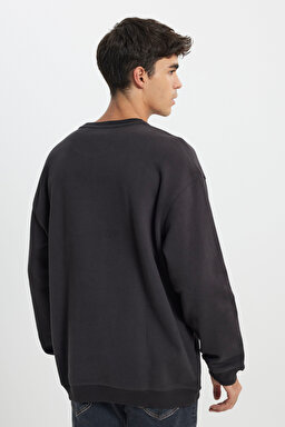Relaxed Fit Geniş Kesim %100 Pamuk Bisiklet Yaka Şardonlu Antrasit Sweatshirt - Washed Black-LM01RJON (görsel 4)