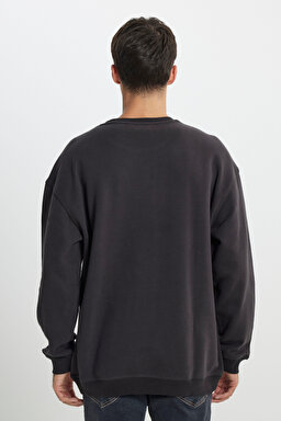 Relaxed Fit Geniş Kesim %100 Pamuk Bisiklet Yaka Şardonlu Antrasit Sweatshirt - Washed Black-LM01RJON (görsel 5)