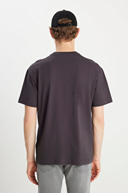 %100 Pamuk Relaxed Fit Geniş Kesim Bisiklet Yaka Minimal Logo Antrasit Tişört - Faded Black-MW7NM203877M39 (görsel 5)