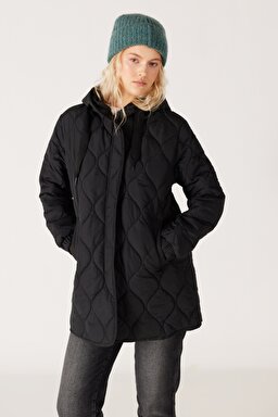 Regular Fit Normal Kesim Kapüşonlu Siyah Kapitone Ceket - Black-W222039001 (görsel 2)