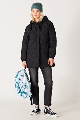 Regular Fit Normal Kesim Kapüşonlu Siyah Kapitone Ceket - Black-W222039001 (görsel 5)