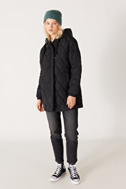 Regular Fit Normal Kesim Kapüşonlu Siyah Kapitone Ceket - Black-W222039001 (görsel 7)