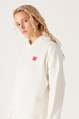 Loose Fit Rahat Kesim Kapüşonlu Yaka Şardonlu Kırık Beyaz Sweatshirt - Off White-W222079102 (görsel 3)