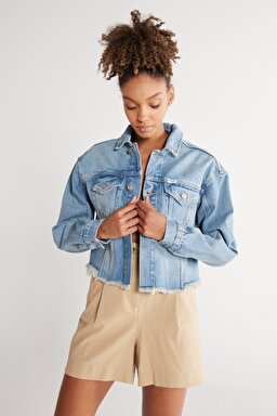Regular Fit Normal Kesim Mavi Esnek Crop Jean Kot Ceket - Mid Blue-W231349XT (görsel 3)