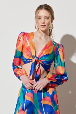 Regular Fit Normal Kesim V Yaka Yeşil Desenli Crop Bluz - Multi-W231603900 (görsel 3)