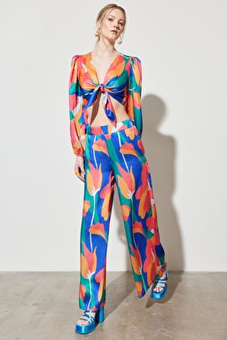 Regular Fit Normal Kesim V Yaka Yeşil Desenli Crop Bluz - Multi-W231603900 (görsel 7)