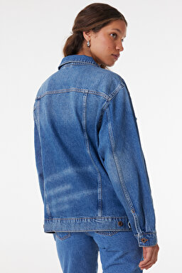 Oversize Fit Rahat Kesim %100 Pamuk Mavi Jean Kot Ceket - Mid Blue-W231616XT (görsel 6)