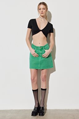 Regular Fit Normal Kesim V Yaka Siyah Crop Bluz - Black-W231681001 (görsel 6)