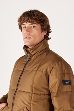 Regular Fit Normal Kesim Dik Yaka Kapüşonlu Camel Şişme Mont - Camel-W232183211 (görsel 3)