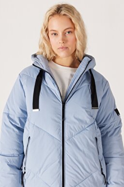 Loose Fit Rahat Kesim Kapüşonlu Açık Mavi Şişme Mont - Light Blue-W232197404 (görsel 3)
