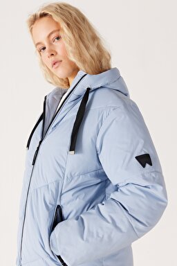 Loose Fit Rahat Kesim Kapüşonlu Açık Mavi Şişme Mont - Light Blue-W232197404 (görsel 5)