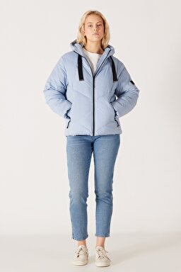 Loose Fit Rahat Kesim Kapüşonlu Açık Mavi Şişme Mont - Light Blue-W232197404 (görsel 7)