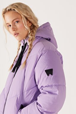 Loose Fit Rahat Kesim Kapüşonlu Açık Lila Şişme Mont - Light Lilac-W232197816 (görsel 3)