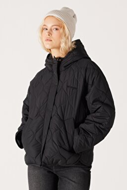 Regular Fit Normal Kesim Kapüşonlu Kapitone Siyah Mont - Black-W232200001