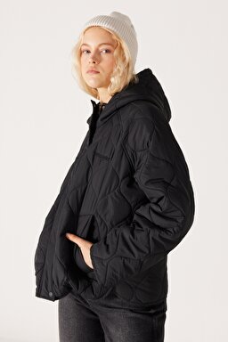 Regular Fit Normal Kesim Kapüşonlu Kapitone Siyah Mont - Black-W232200001 (görsel 2)