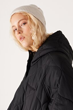 Regular Fit Normal Kesim Kapüşonlu Kapitone Siyah Mont - Black-W232200001 (görsel 4)