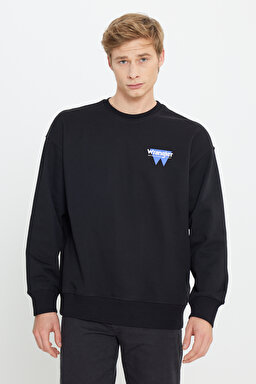 Oversize Fit Geniş Kesim Bisiklet Yaka Şardonlu Siyah Sweatshirt - Black-W232243001