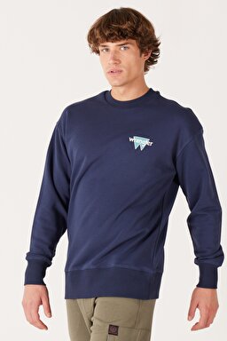 Loose Fit Rahat Kesim Bisiklet Yaka Sırt Baskılı Şardonlu Lacivert Sweatshirt - Indigo-W232244315 (görsel 3)