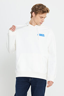 Regular Fit Normal Kesim Kapüşonlu İçi Polarlı Sırt Baskılı Kırık Beyaz Sweatshirt - Off White-W232258102 (görsel 3)