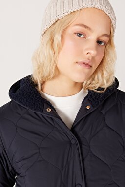 Loose Fit Rahat Kesim Kapüşonlu Kapitone Çift Taraflı Sherpa Lacivert Mont - Navy-W232275410 (görsel 3)
