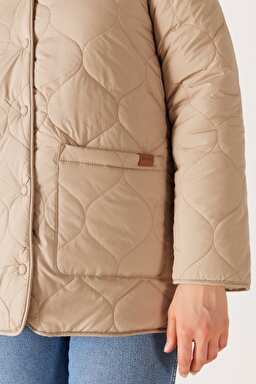 Loose Fit Rahat Kesim Kapüşonlu Çift Taraflı Sherpa Bej Mont - Beige-W232275614 (görsel 7)