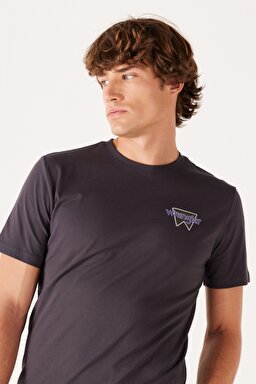 Regular Fit Normal Kesim %100 Pamuk Bisiklet Yaka Sırt Baskılı Antrasit Tişört - Anthracite-W232285003 (görsel 4)