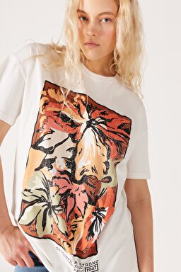 Loose Fit Rahat Kesim %100 Pamuk Bisiklet Yaka Kırık Beyaz Tişört - Off White-W232315102 (görsel 4)