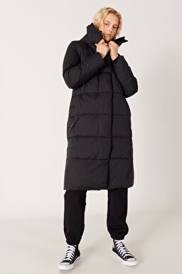 All Terrain Gear Regular Fit Dik Yaka Kapüşonlu Siyah Uzun Şişme Mont - Black-W232318001 (görsel 2)