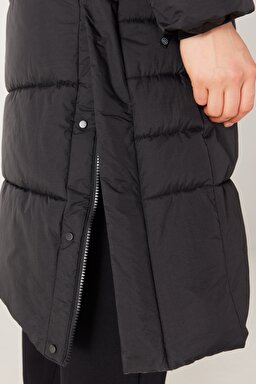 All Terrain Gear Regular Fit Dik Yaka Kapüşonlu Siyah Uzun Şişme Mont - Black-W232318001 (görsel 7)