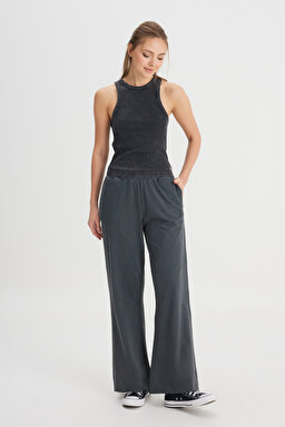 Slim Fit Dar Kesim Bisiklet Yaka Siyah Bluz - Black-W241281001 (görsel 3)