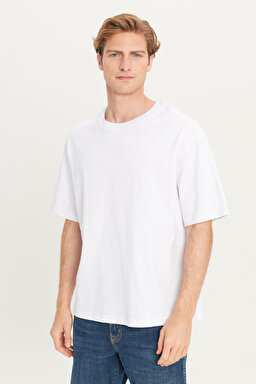 Regular Fit Normal Kesim Bisiklet Yaka %100 Pamuk Beyaz Tişört - White-W241556100