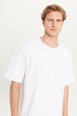 Regular Fit Normal Kesim Bisiklet Yaka %100 Pamuk Beyaz Tişört - White-W241556100 (görsel 4)
